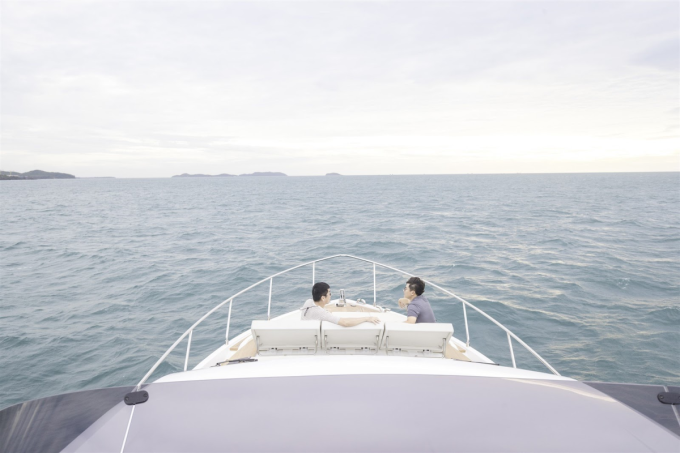 Các chủ sở hữu đã có cơ hội trải nghiệm du thuyền cao cấp và ngắm hoàng hôn đảo Ngọc. Ảnh Sun Group